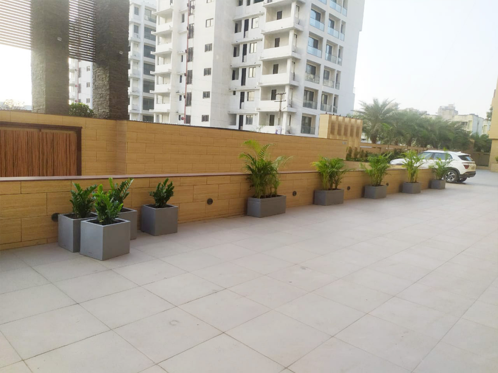 large size planter wholesalers in ahmedabad